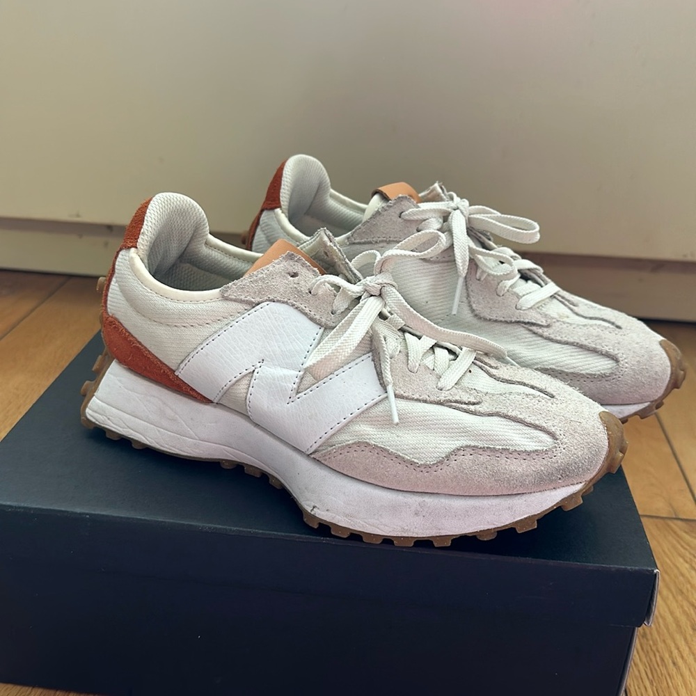 New Balance 327